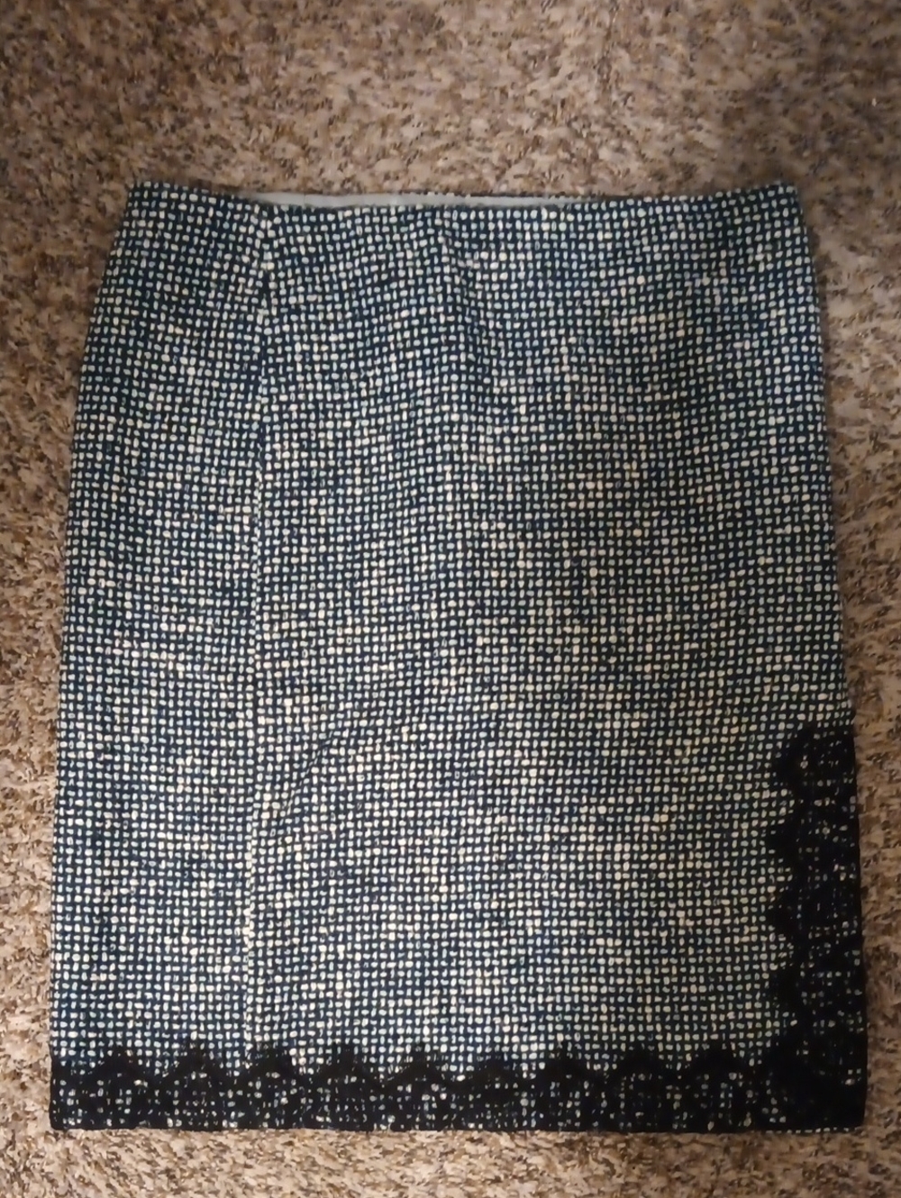 Classic Navy and Cream Tweed Pencil Skirt with Navy Lace Trim Sz 6